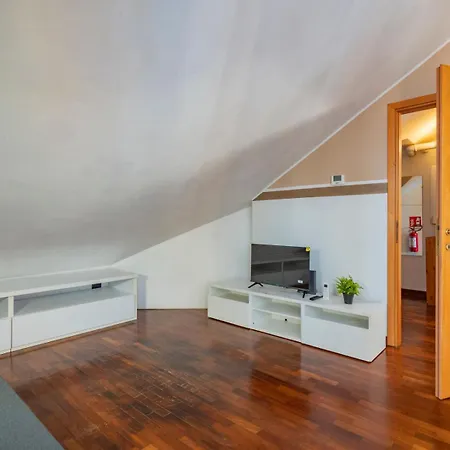 I-host - Rogoredo 21 Milão