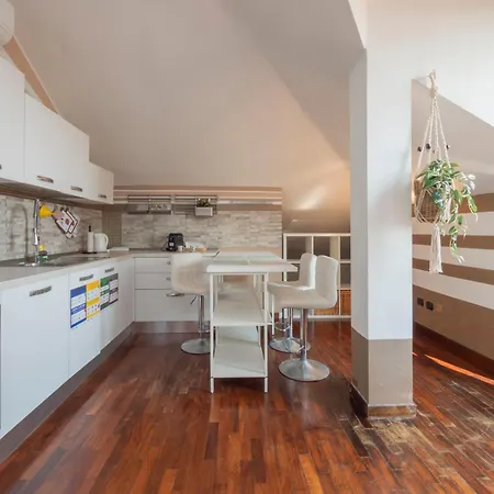 I-host - Rogoredo 21 Milão