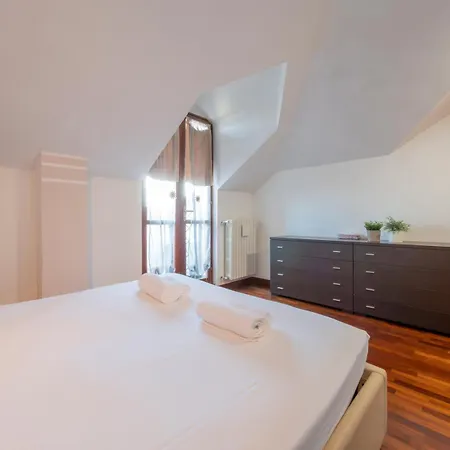 I-host - Rogoredo 21 Milão