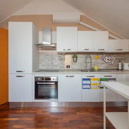 I-host - Rogoredo 21 Milão