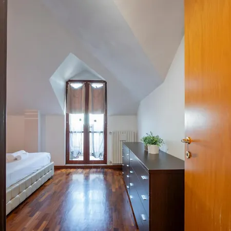 I-host - Rogoredo 21 Milão